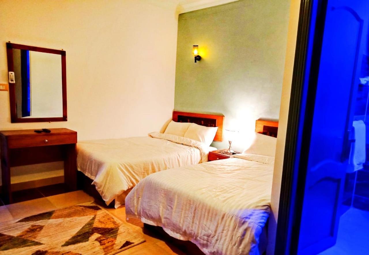 Carpet Alaadein Pyramids View Hotel Kafrat al Jabal Exterior photo